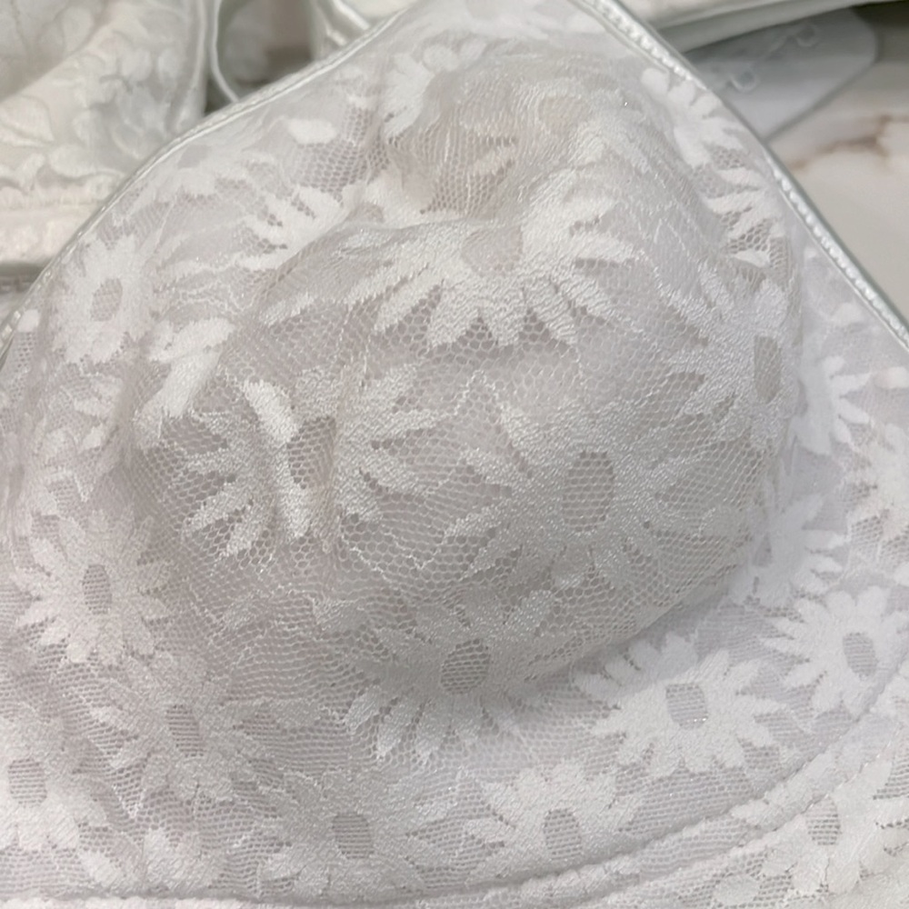 Warner’s & Bali Bras. Set of 3 White never worn. 40C beautiful lace over cup. - Picture 2 of 10